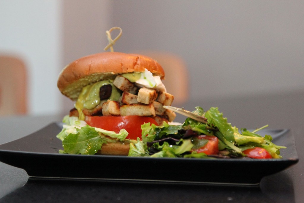 francos-fagito-kavala-burger-fileto-kotopoulo