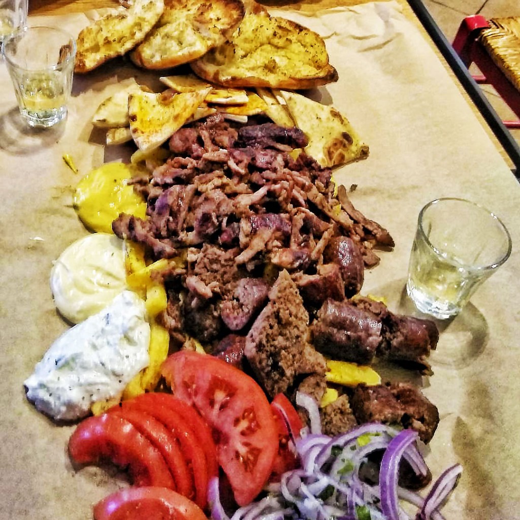 tsiknopempti-kavala-taverna-bitte-fate