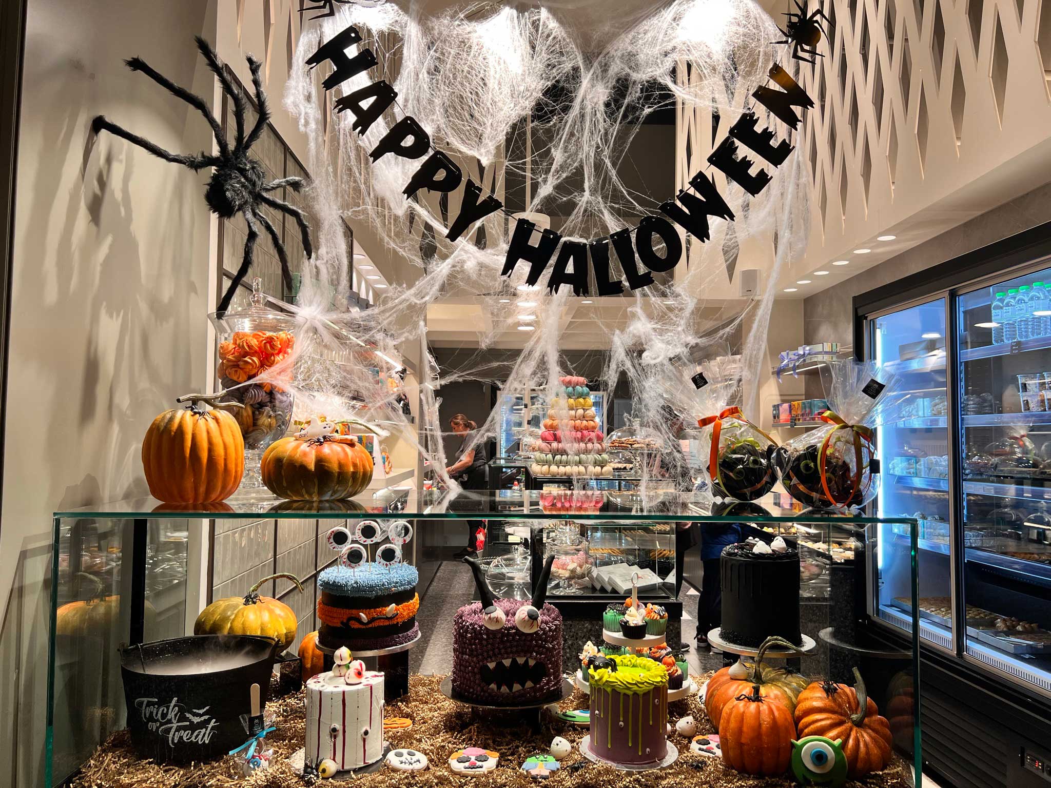 bakehouse-kavala-citypedia-halloween-2022-vitrina