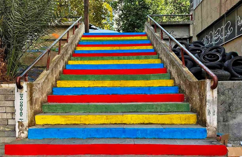 citypedia-kavala-xrwmatistes-skales