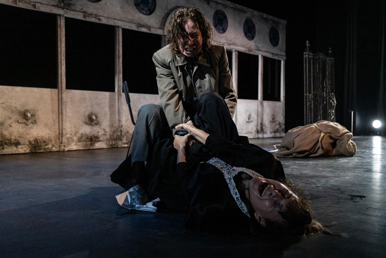 i-agapi-argise-mia-mera-theatro-kavala-citypedia-002