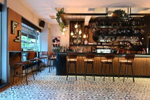 francos-cafe-bar-esoterikos-xoros-2-kavala-citypedia