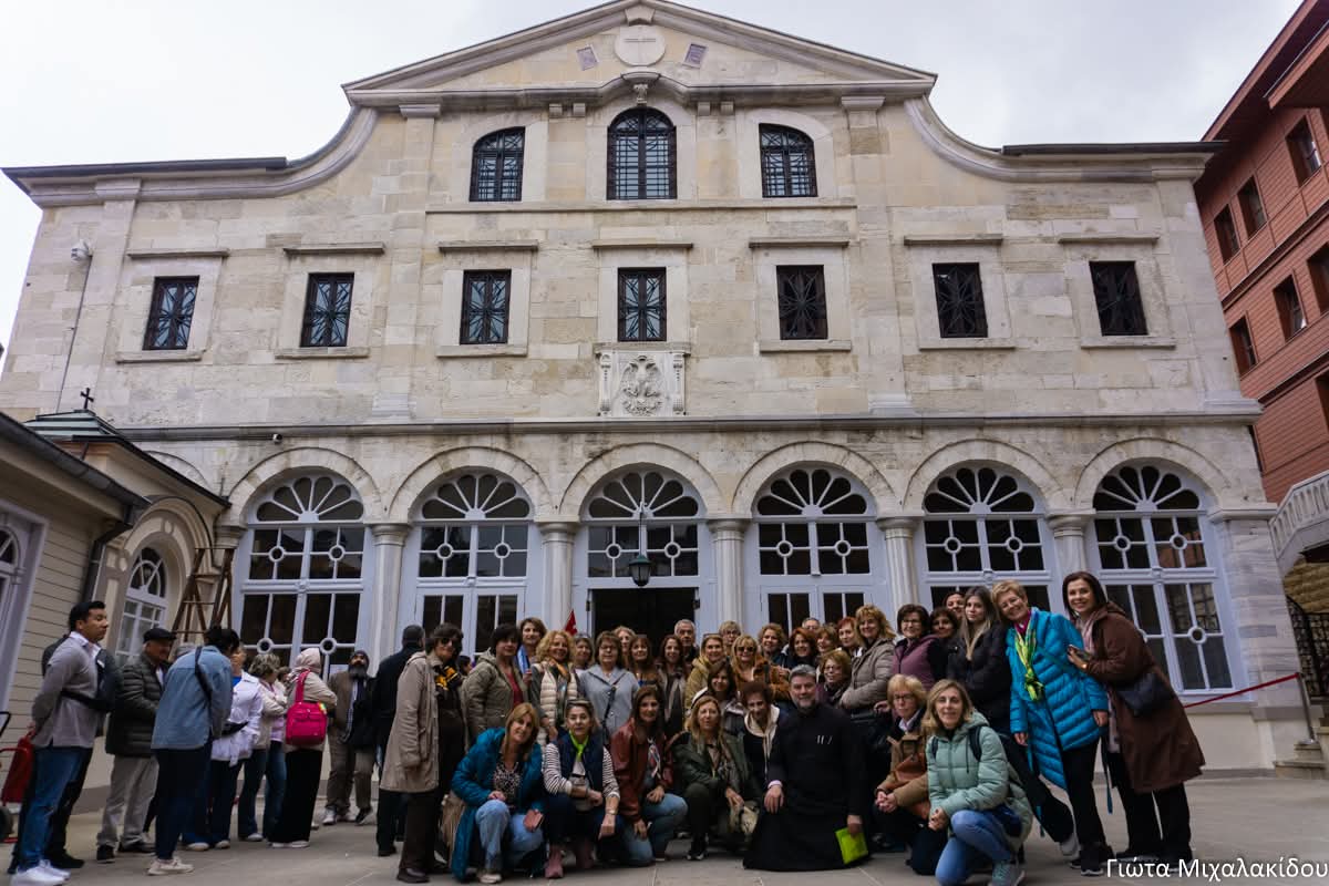 mazi-ki-antikrista-stin-poli-tis-kardias-mas-kavala-citypedia-003