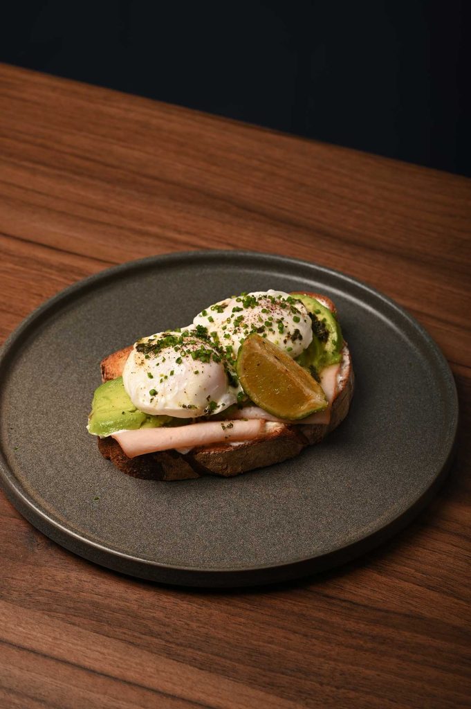 francos-cafe-bar-avocado-tast-kavala-citypedia