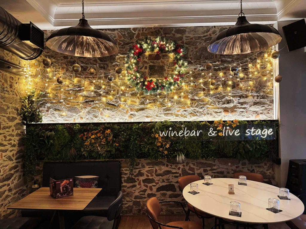 franco's-xristougenna-2025-stolismos-kavala-citypedia-002