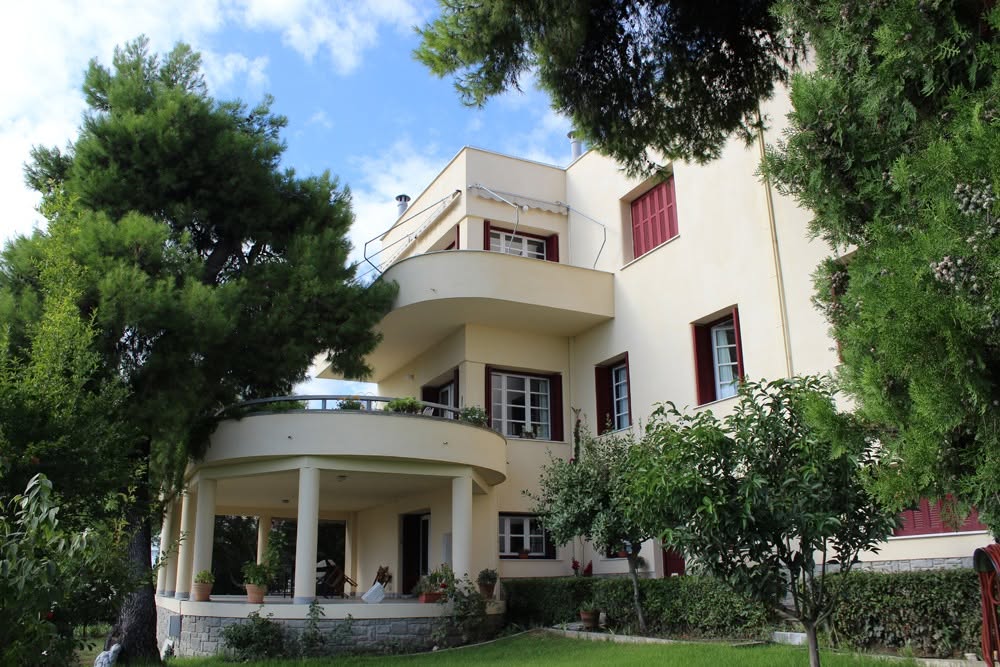 Το Σουηδικό Σπίτι στην Καβάλα, το εμβληματικό κτίριο φονξιοναλιστικής αρχιτεκτονικής Bauhaus.