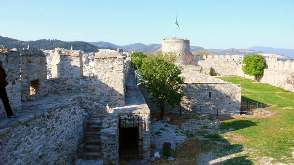 Κάστρο Καβάλας - τα τείχη και ο κεντρικός πύργος