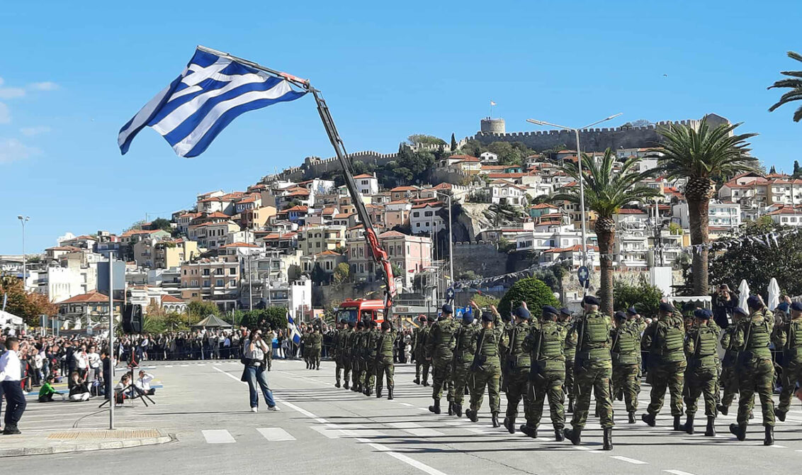 28η Οκτωβρίου στην Καβάλα - τμήμα του Στρατού στην παρέλαση της Παραλιακής Λεωφόρου