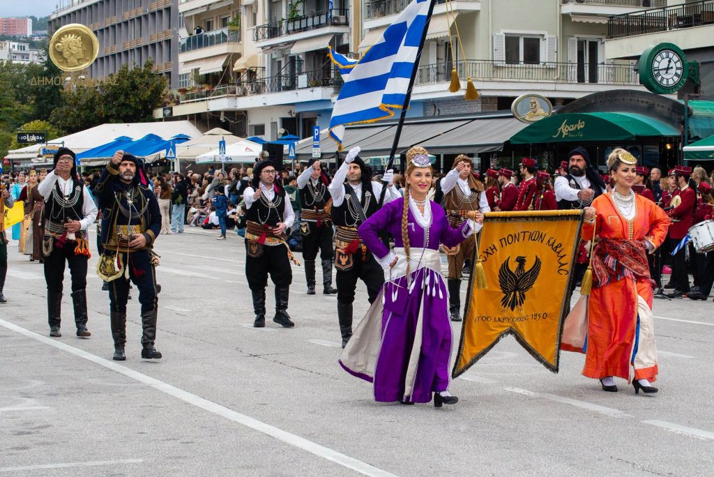 Καβάλα 28η Οκτωβρίου 2026 - πολιτιστικός σύλλογος με παραδοσιακές στολές στην παρέλαση