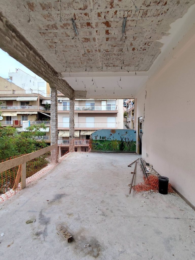 2ο Δημοτικό Καβάλας - εξωτερικός διάδρομος του ορόφου