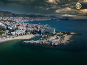 Καιρός στην Καβάλα - η Καλαμίτσα και η πόλη από ψηλά με σύννεφα, Δήμος Καβάλας