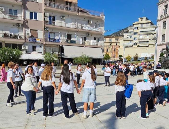 Οδηγισμός Καβάλας - δράση ενημέρωσης για την πρόληψη του καρκίνου του μαστού στην πλατεία Καπνεργάτη