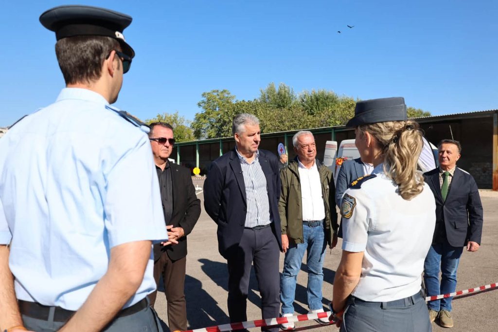 Δράση οδικής ασφάλειας της Περιφέρειας ΑΜΘ - ο Περιφερειάρχης Χριστόδουλος Τοψίδης με αστυνομικούς της Τροχαίας